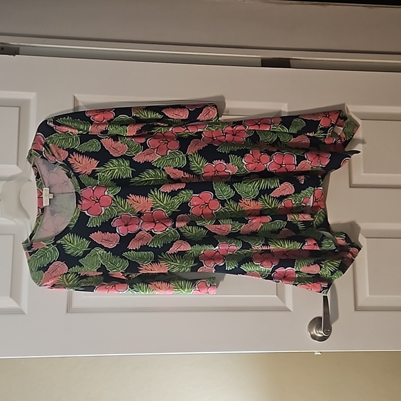 Ladies top - Picture 2 of 2